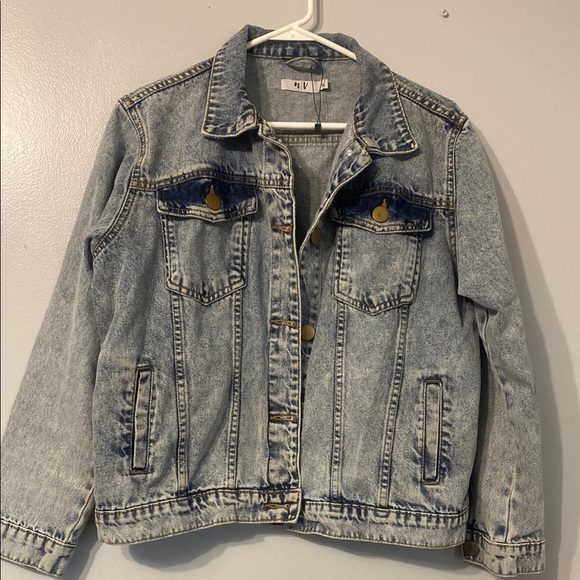 Light wash denim jacket - Picture 1 of 6